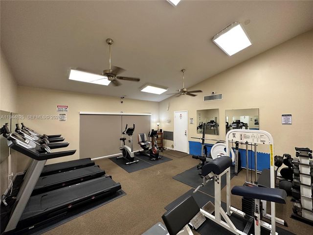 450 Commodore Dr 306, Plantation, FL 33325