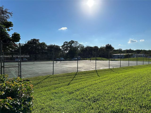 450 Commodore Dr 306, Plantation, FL 33325