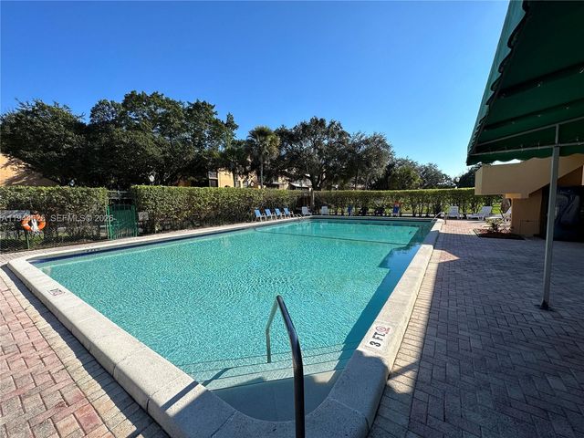 450 Commodore Dr 306, Plantation, FL 33325