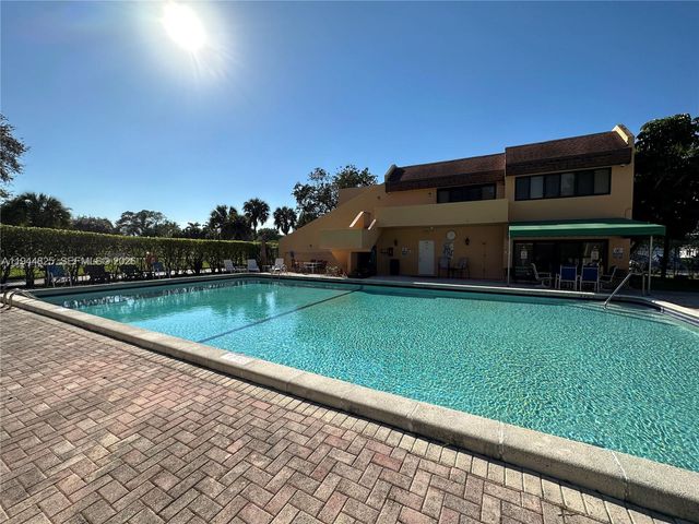 450 Commodore Dr 306, Plantation, FL 33325