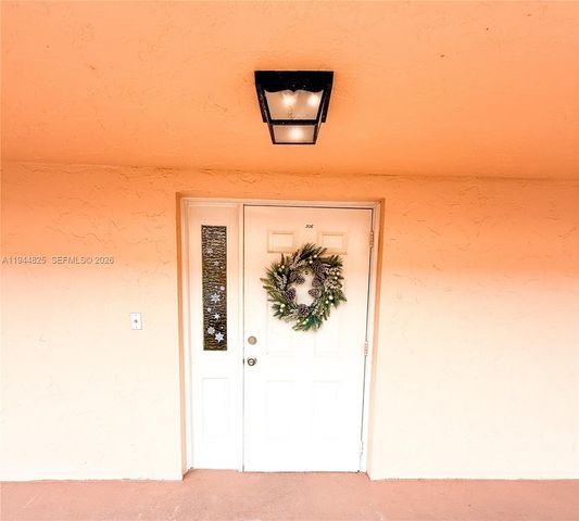 450 Commodore Dr 306, Plantation, FL 33325