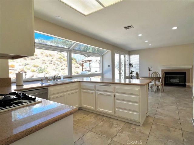1040 La Salle, Corona, CA 92879