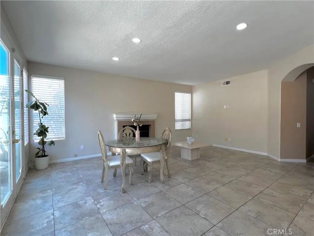 1040 La Salle, Corona, CA 92879