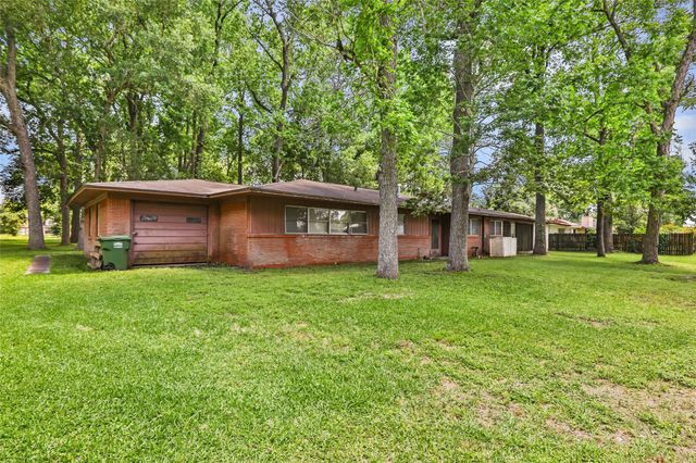 409 E Linney Street, Dayton, TX 77535