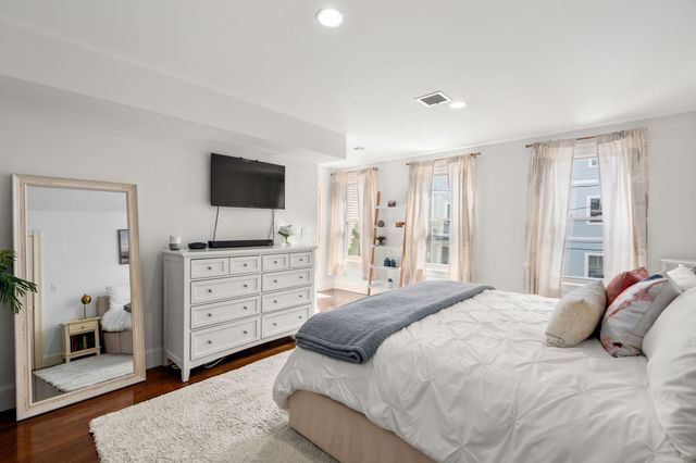 6 Franklin St 2, Boston, MA 02129