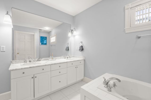 6 Franklin St 2, Boston, MA 02129