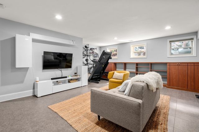 6 Franklin St 2, Boston, MA 02129