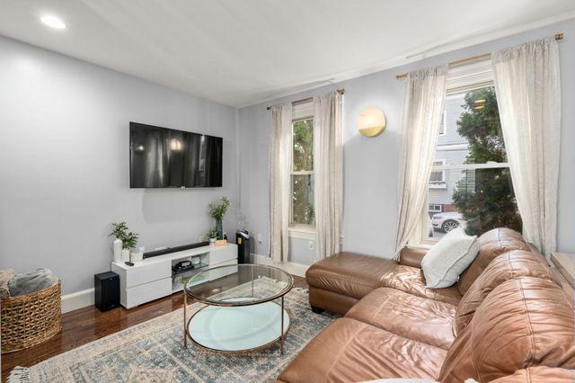 6 Franklin St 2, Boston, MA 02129