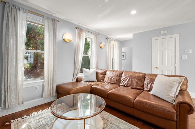 6 Franklin St 2, Boston, MA 02129
