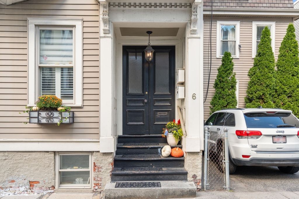 6 Franklin St 2, Boston, MA 02129