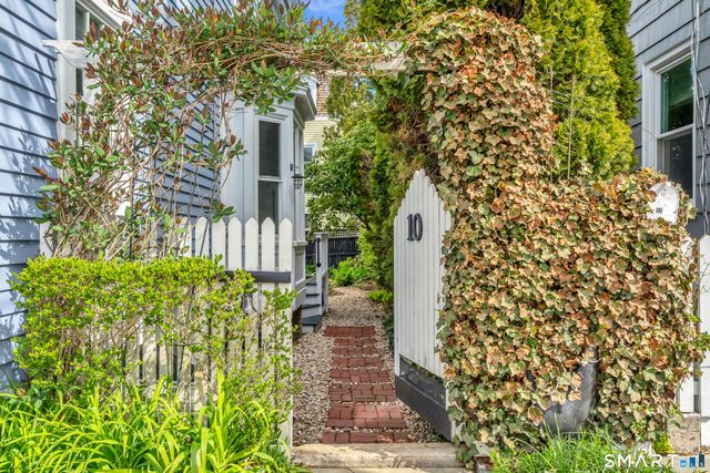 10 Trumbull Street, Stonington, CT 06378