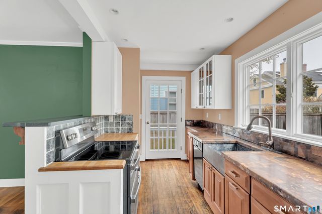 10 Trumbull Street, Stonington, CT 06378