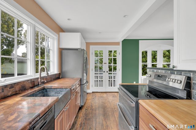 10 Trumbull Street, Stonington, CT 06378