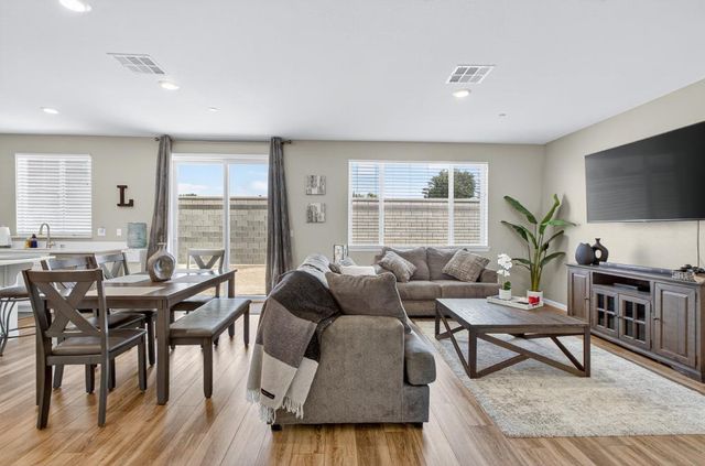 751 Crow Creek Cir, Galt, CA 95632