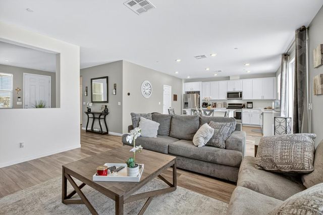 751 Crow Creek Cir, Galt, CA 95632