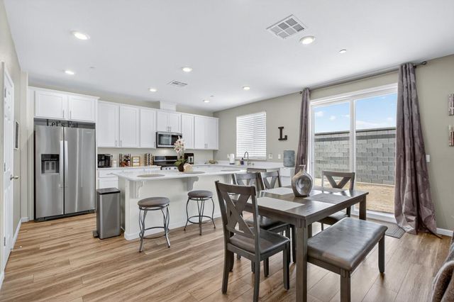 751 Crow Creek Cir, Galt, CA 95632