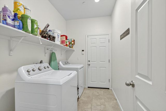 751 Crow Creek Cir, Galt, CA 95632