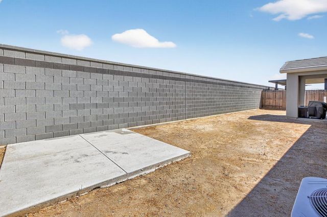 751 Crow Creek Cir, Galt, CA 95632