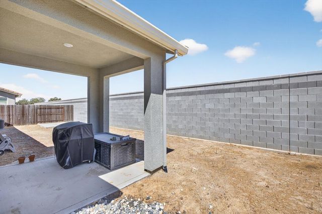 751 Crow Creek Cir, Galt, CA 95632