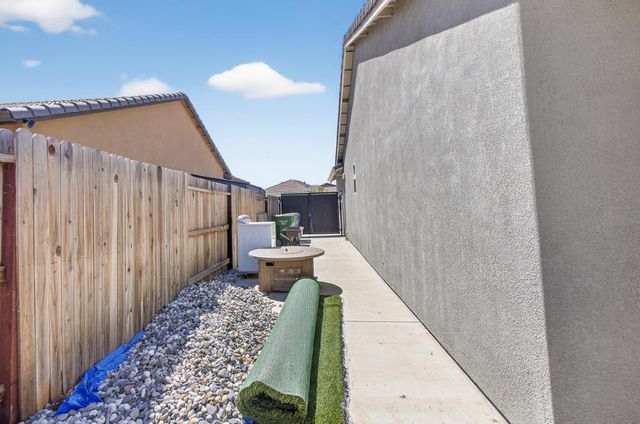 751 Crow Creek Cir, Galt, CA 95632