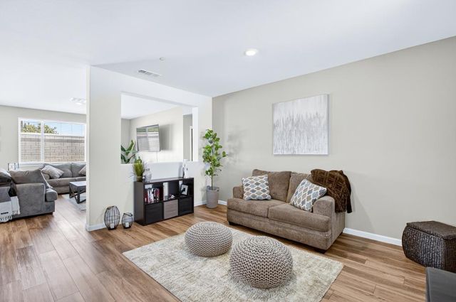 751 Crow Creek Cir, Galt, CA 95632