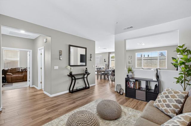 751 Crow Creek Cir, Galt, CA 95632