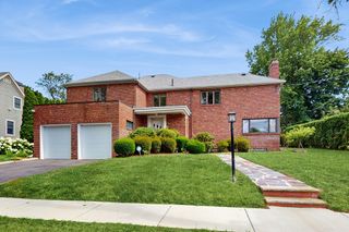 36 Lorna Rd, Newton, MA 02459