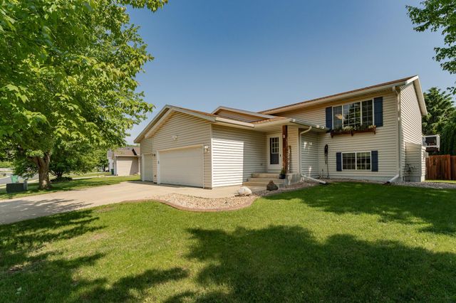 2 Lillie Lane SE, Pine Island, MN 55963