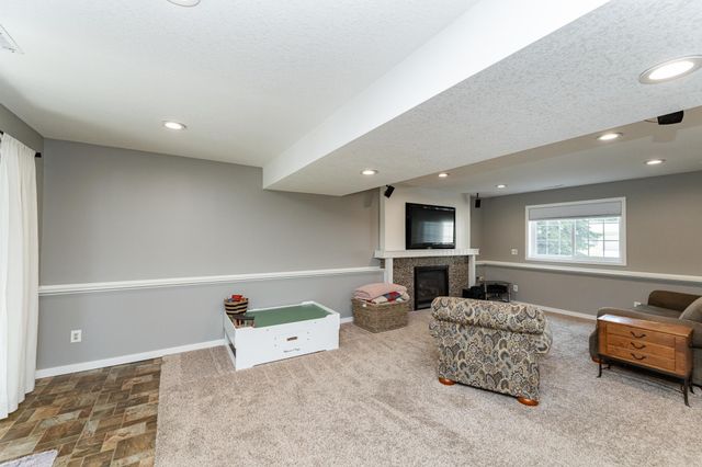 2 Lillie Lane SE, Pine Island, MN 55963