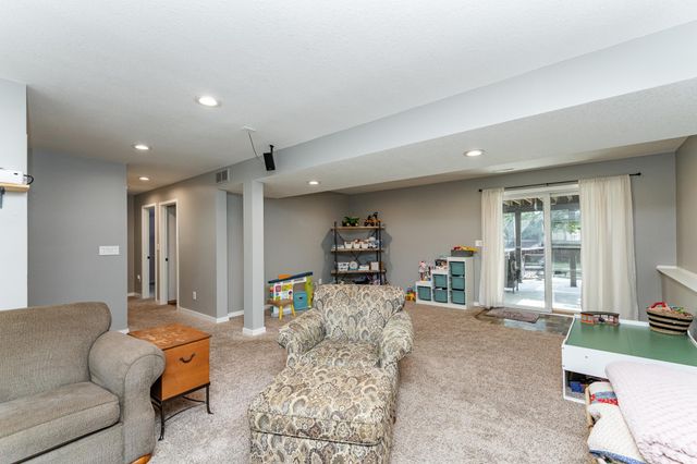 2 Lillie Lane SE, Pine Island, MN 55963