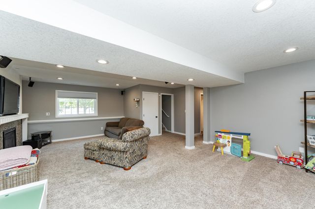 2 Lillie Lane SE, Pine Island, MN 55963