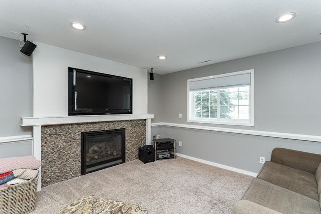 2 Lillie Lane SE, Pine Island, MN 55963