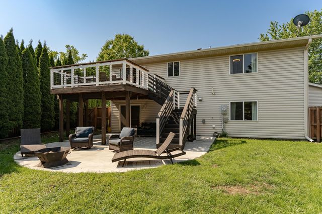 2 Lillie Lane SE, Pine Island, MN 55963
