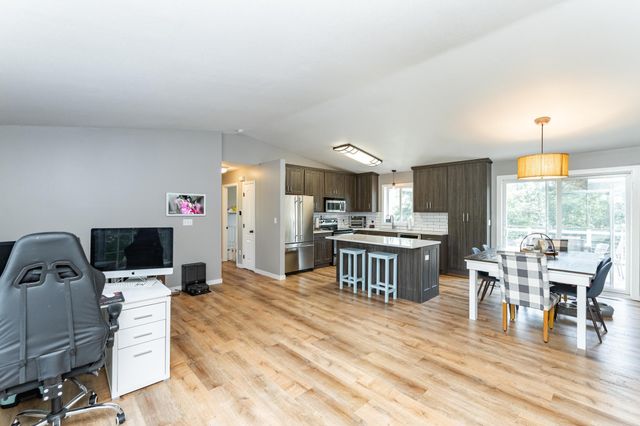 2 Lillie Lane SE, Pine Island, MN 55963