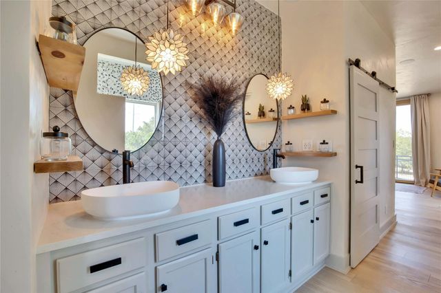 609 S Creekwood DR, Driftwood, TX 78619