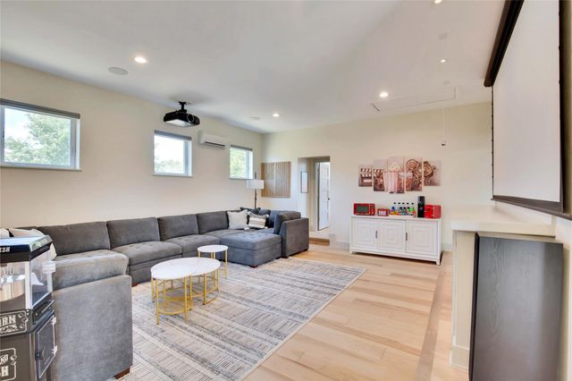 609 S Creekwood DR, Driftwood, TX 78619