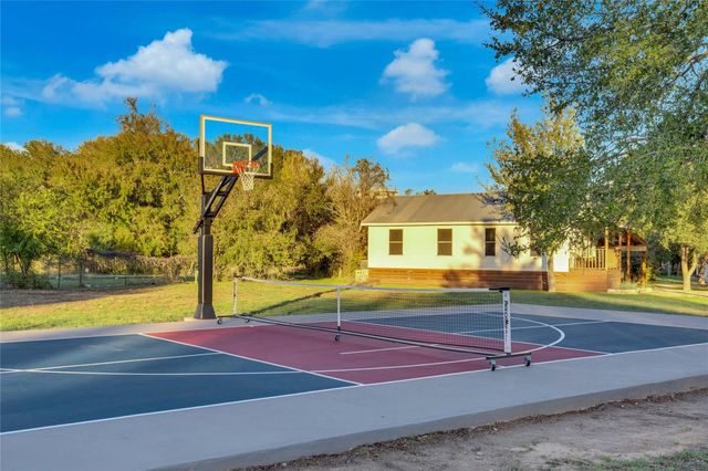 609 S Creekwood DR, Driftwood, TX 78619