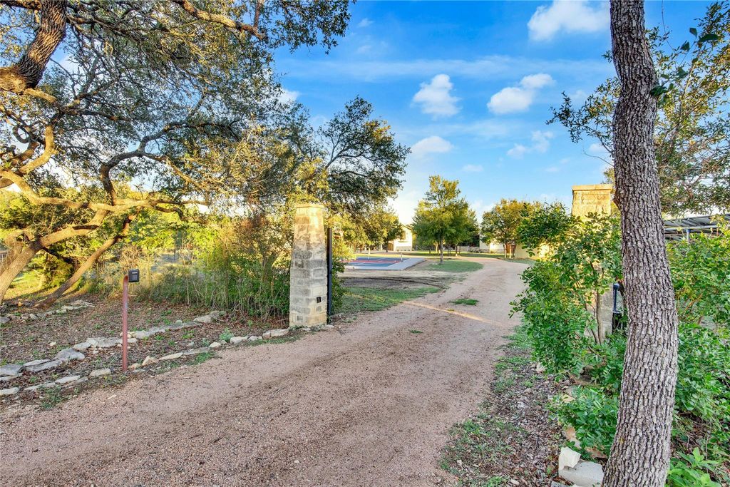 609 S Creekwood DR, Driftwood, TX 78619