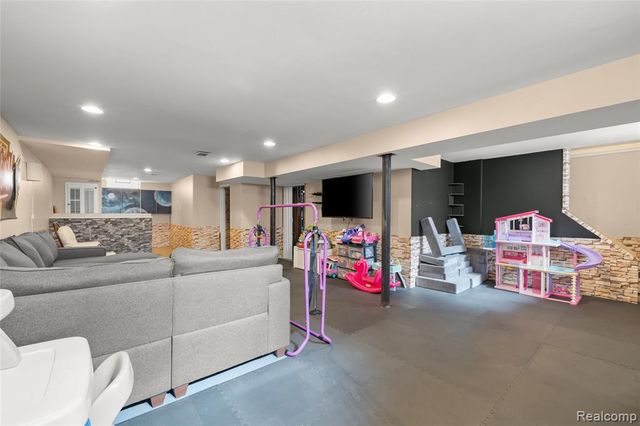 6452 Arcola Street, Garden City, MI 48135