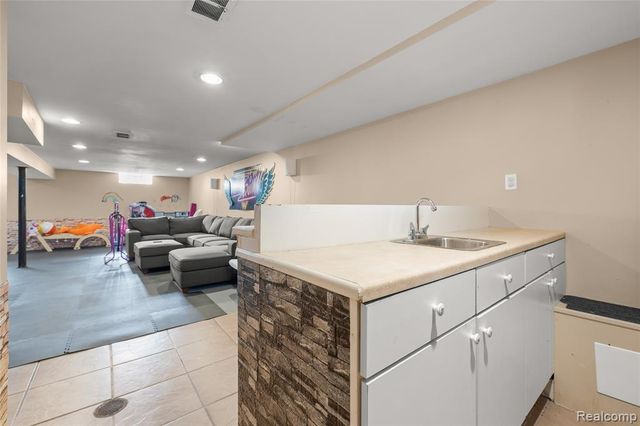 6452 Arcola Street, Garden City, MI 48135