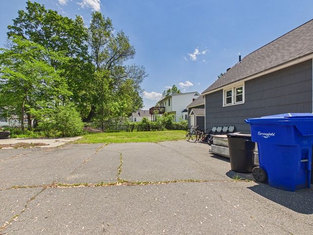5 Barber St, Springfield, MA 01109