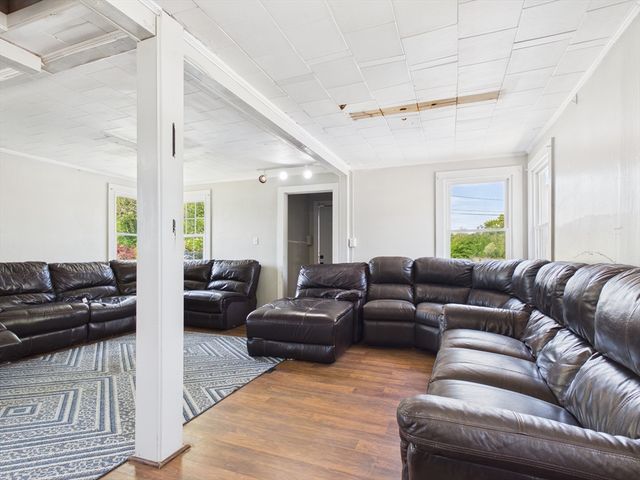5 Barber St, Springfield, MA 01109