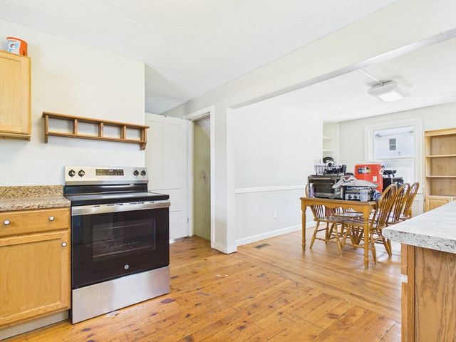 5 Barber St, Springfield, MA 01109