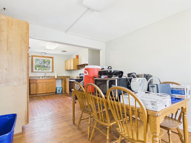 5 Barber St, Springfield, MA 01109