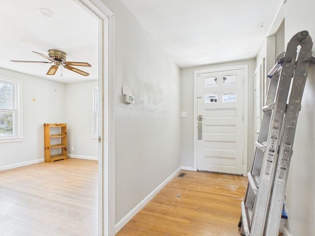 5 Barber St, Springfield, MA 01109