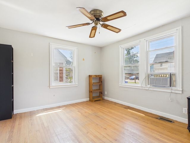 5 Barber St, Springfield, MA 01109