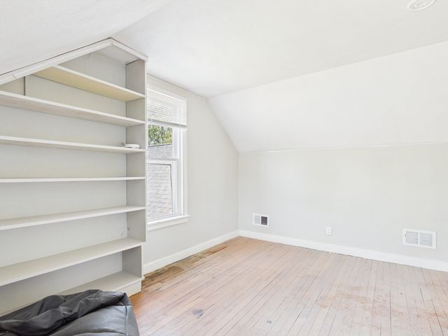 5 Barber St, Springfield, MA 01109