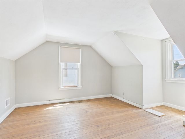 5 Barber St, Springfield, MA 01109