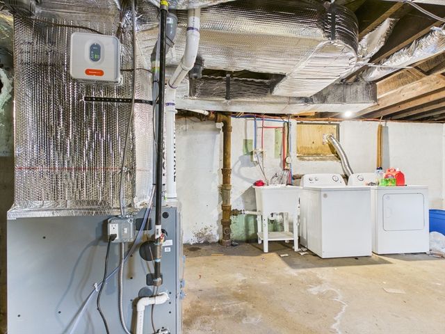 5 Barber St, Springfield, MA 01109