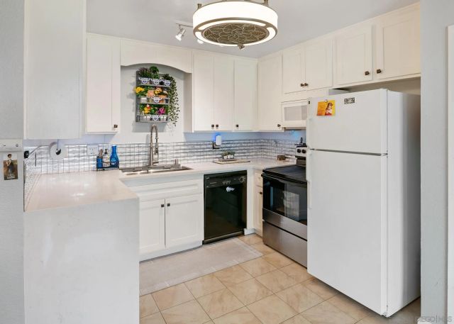 6350 Genesee Avenue 312, San Diego, CA 92122